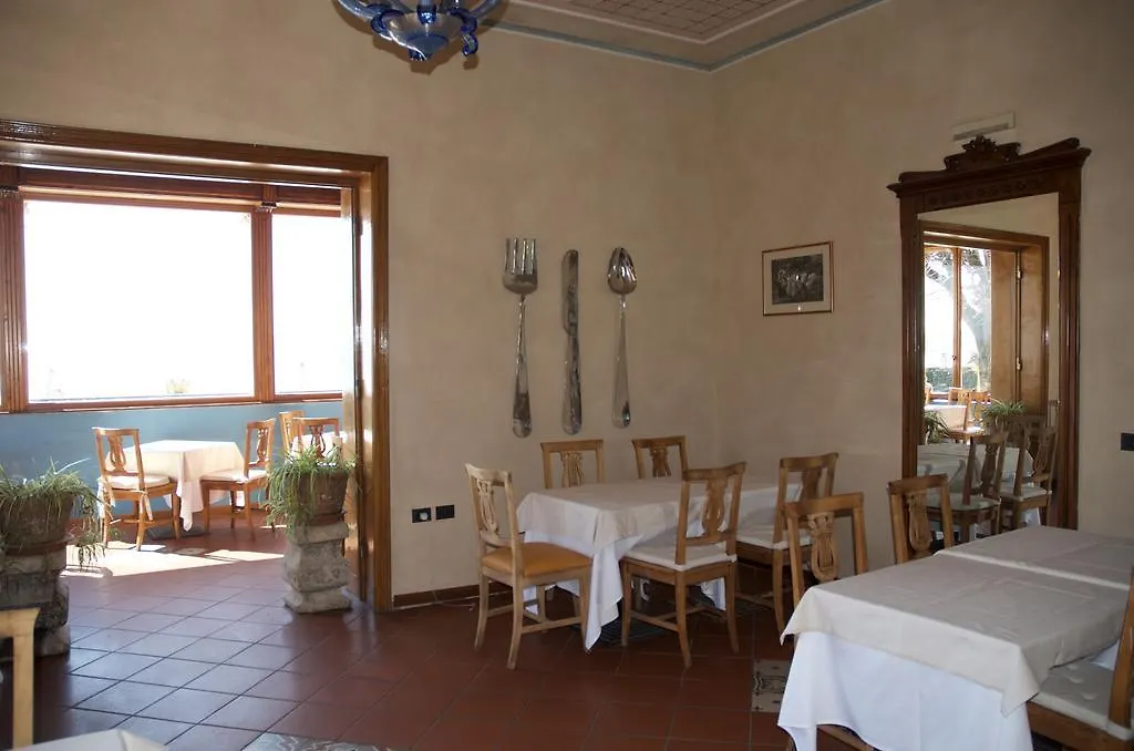 Villa Pioppi Hotel Sirmione 2*,  Italy